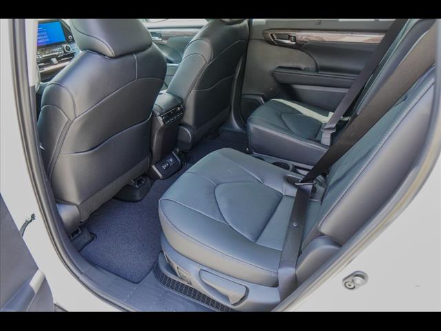 2025 Toyota Highlander Hybrid Platinum