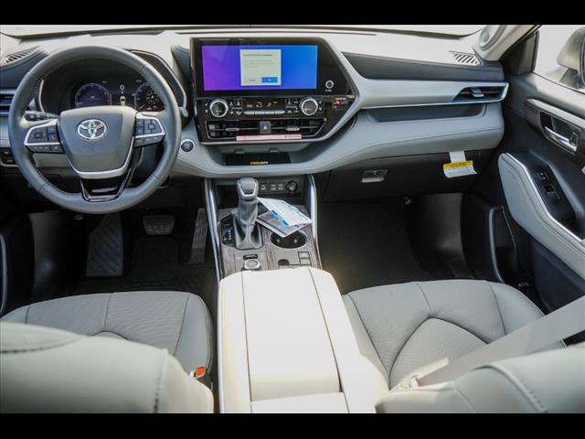 2025 Toyota Highlander Platinum