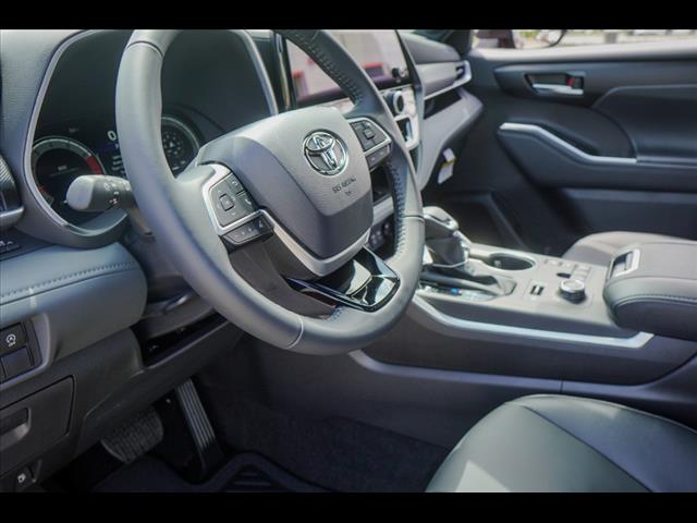 2025 Toyota Highlander XSE