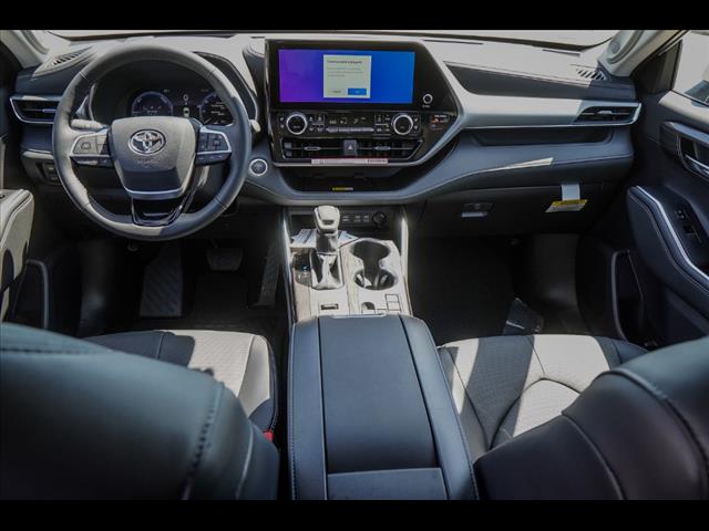2025 Toyota Highlander Hybrid Platinum