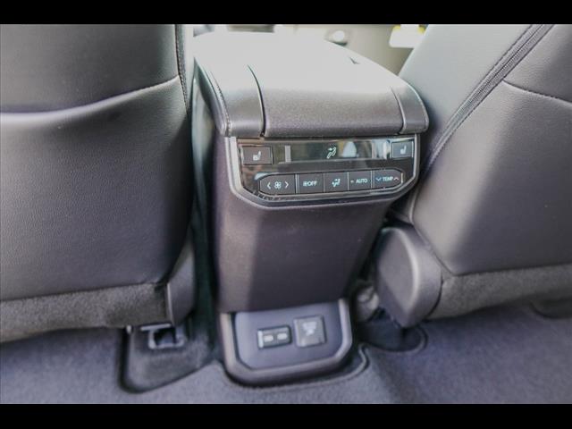 2025 Toyota Highlander Hybrid Platinum