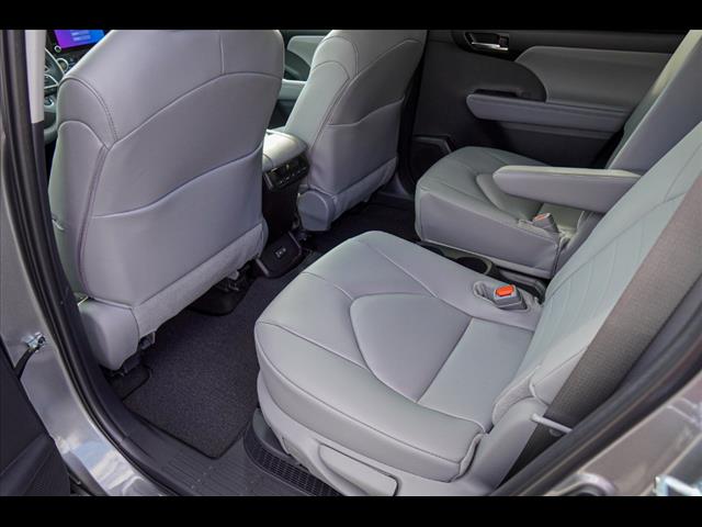 2025 Toyota Highlander Hybrid XLE
