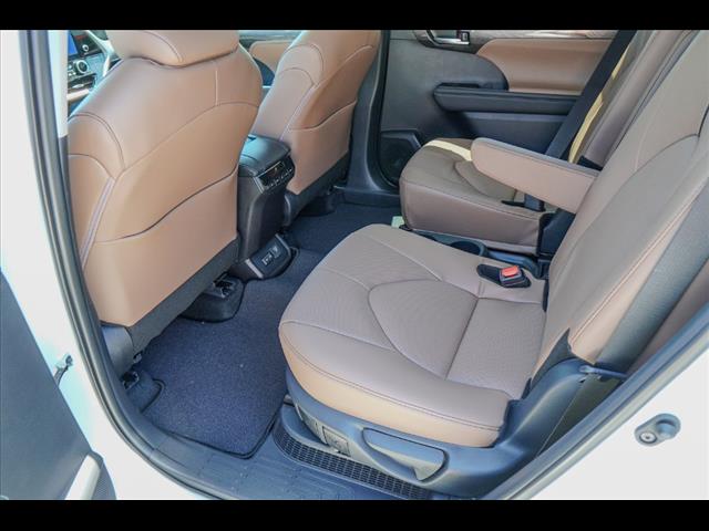 2025 Toyota Highlander Hybrid XLE