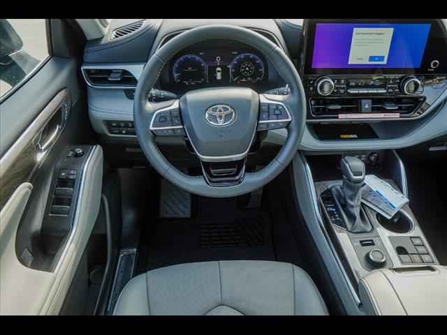 2025 Toyota Highlander Platinum