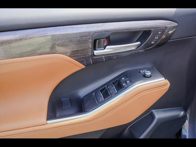 2025 Toyota Highlander Platinum