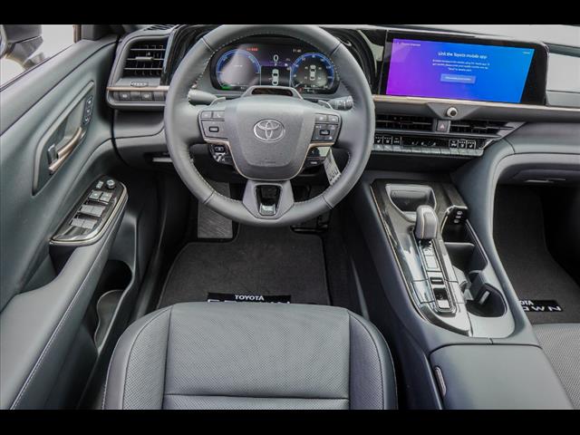 2025 Toyota Crown Platinum