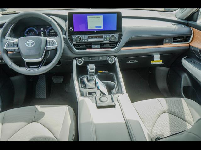 2025 Toyota Grand Highlander Hybrid LE