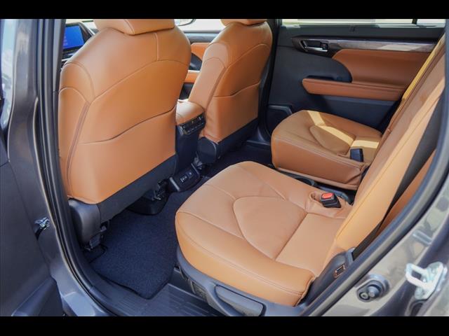 2025 Toyota Highlander Platinum
