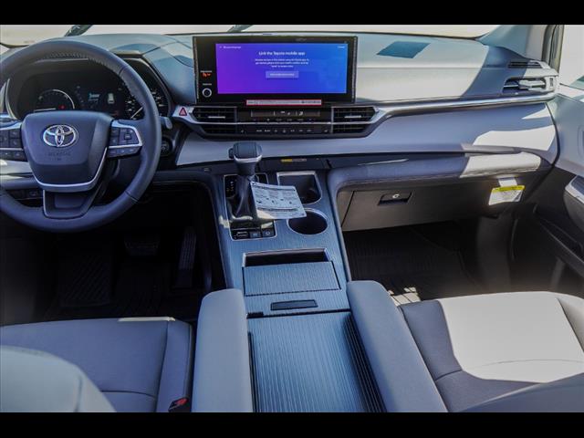 2025 Toyota Sienna XLE 8-Passenger