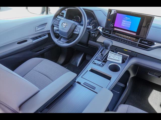 2025 Toyota Sienna LE 8-Passenger