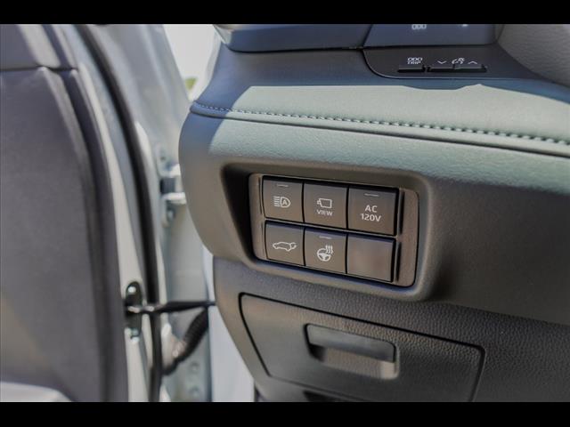2025 Toyota Highlander Hybrid Platinum