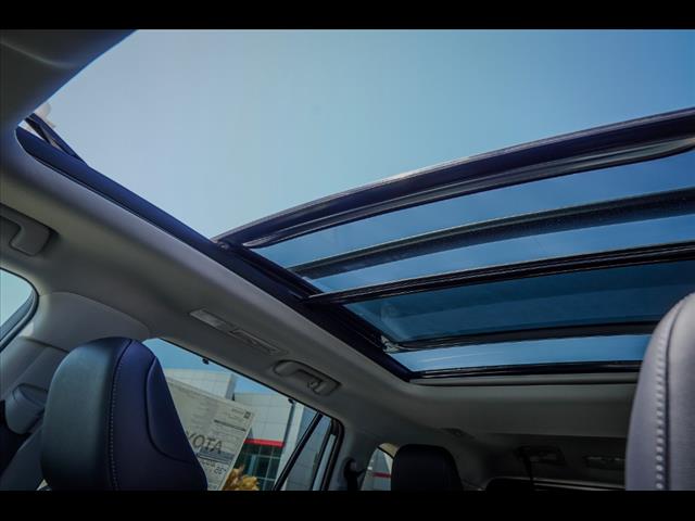 2025 Toyota Highlander Hybrid Platinum