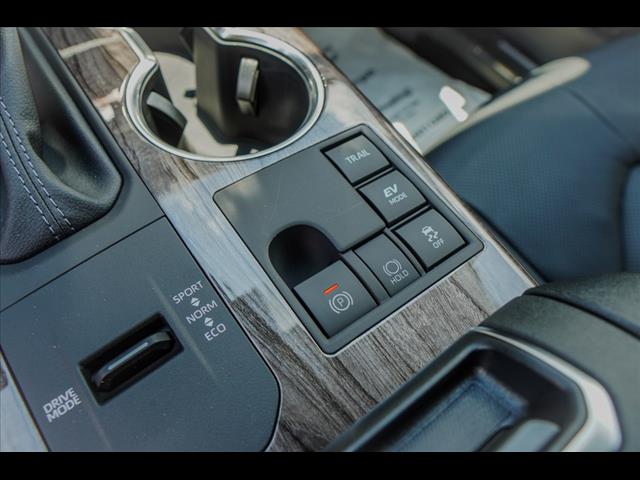 2025 Toyota Highlander Hybrid Platinum