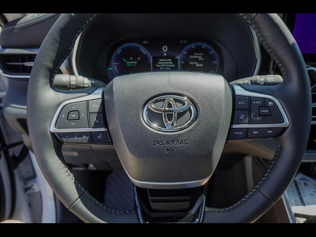 2025 Toyota Highlander Hybrid Platinum