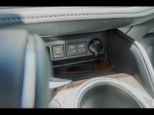 2025 Toyota Highlander Hybrid Platinum