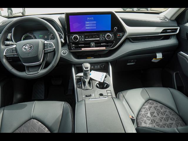 2025 Toyota Highlander Hybrid XLE