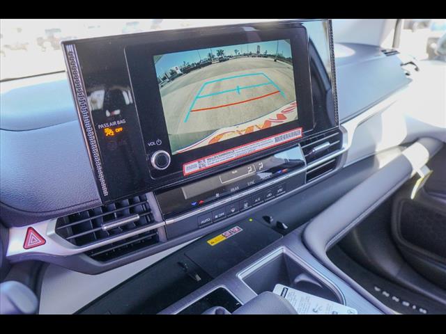 2025 Toyota Sienna LE 8-Passenger