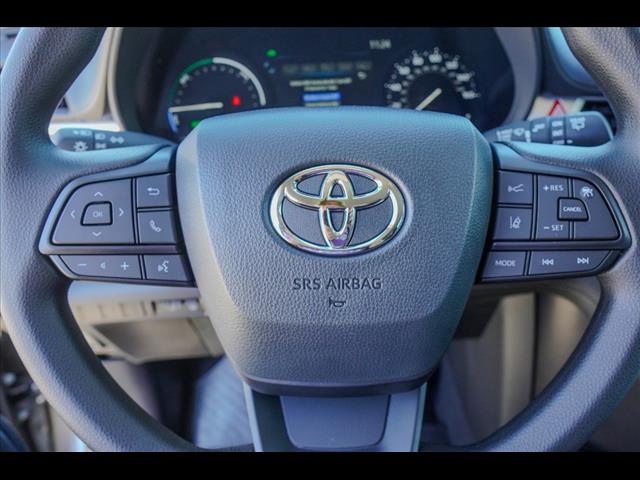 2025 Toyota Sienna LE 8-Passenger