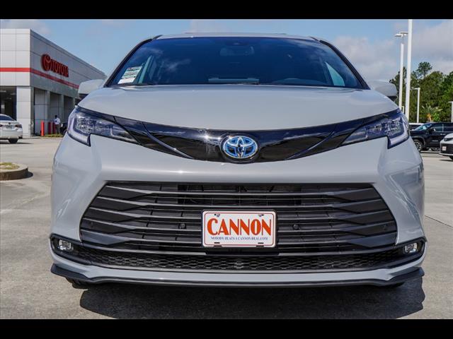 2025 Toyota Sienna Woodland Edition
