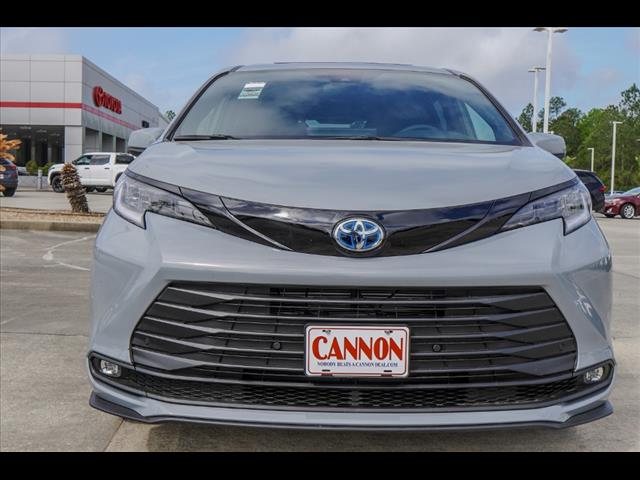 2025 Toyota Sienna Woodland Edition