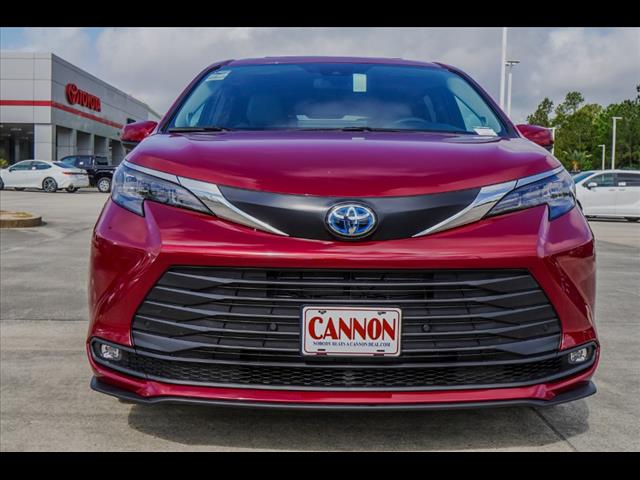 2025 Toyota Sienna XLE 7-Passenger