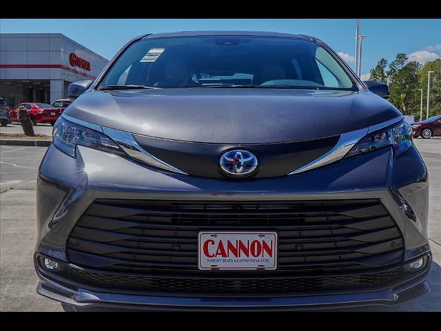 2025 Toyota Sienna XLE 8-Passenger