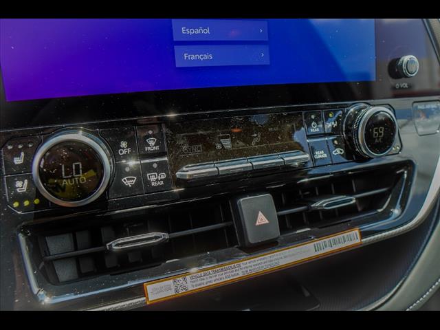 2025 Toyota Highlander Hybrid Platinum