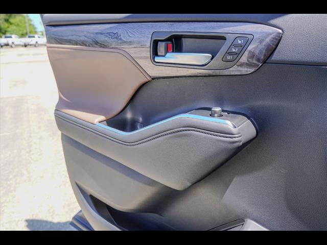 2025 Toyota Highlander Hybrid XLE
