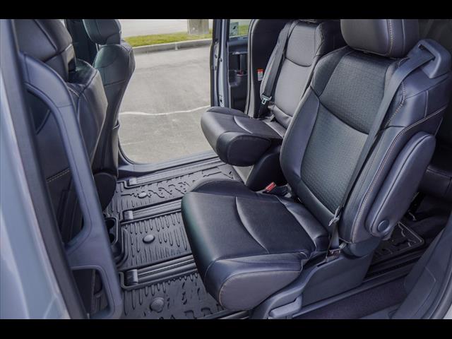 2025 Toyota Sienna Woodland Edition