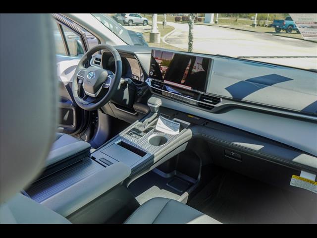 2025 Toyota Sienna XLE 8-Passenger