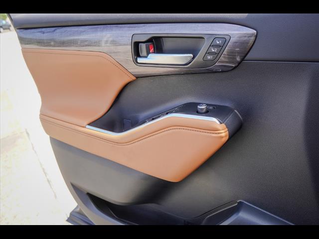 2025 Toyota Highlander Platinum