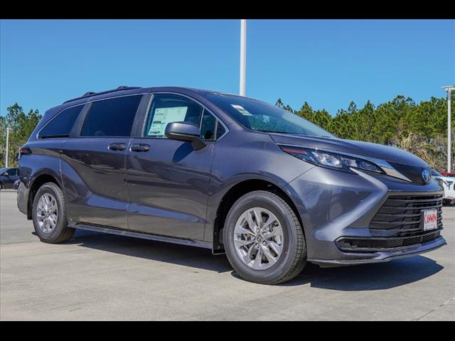 2025 Toyota Sienna LE 8-Passenger