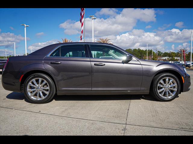 2022 Chrysler 300 Touring