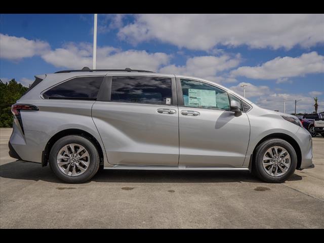 2025 Toyota Sienna XLE 8-Passenger
