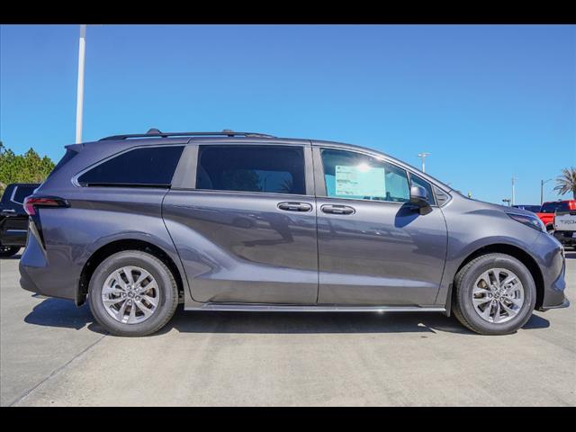 2025 Toyota Sienna LE 8-Passenger