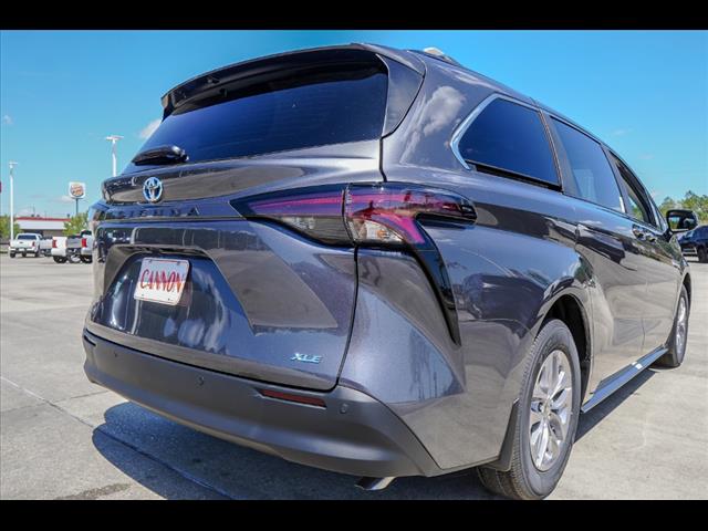 2025 Toyota Sienna XLE 8-Passenger