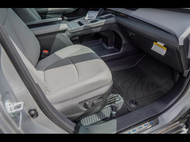 2025 Toyota Sienna XLE 8-Passenger