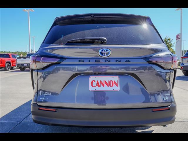 2025 Toyota Sienna LE 8-Passenger