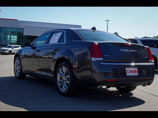 2022 Chrysler 300 Touring