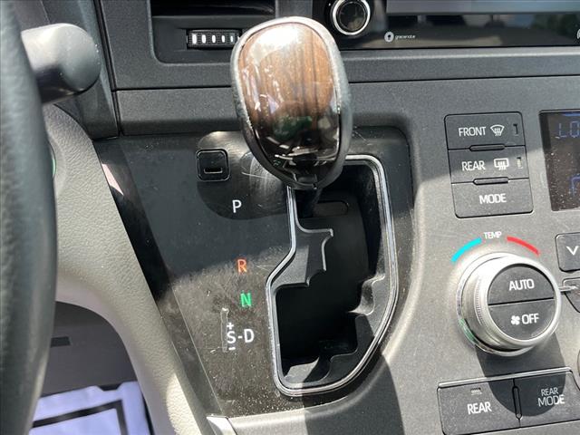 2020 Toyota Sienna XLE 7-Passenger Auto Access Seat