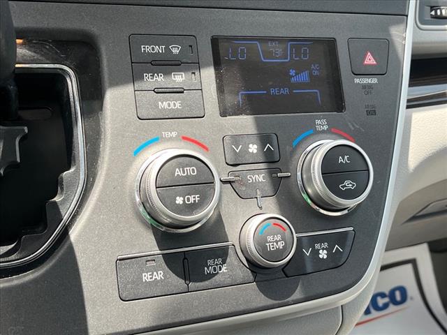 2020 Toyota Sienna XLE 7-Passenger Auto Access Seat