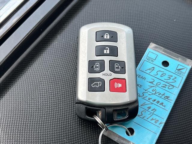 2020 Toyota Sienna XLE 7-Passenger Auto Access Seat