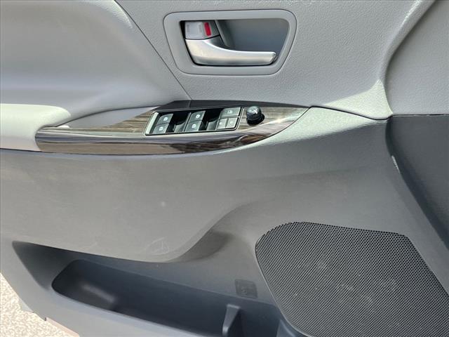2020 Toyota Sienna XLE 7-Passenger Auto Access Seat