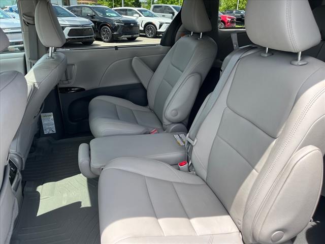 2020 Toyota Sienna XLE 7-Passenger Auto Access Seat
