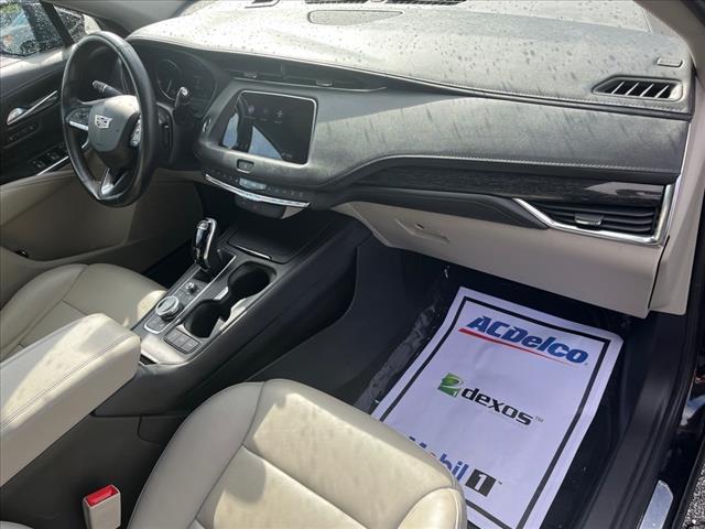 2022 Cadillac XT4 Premium Luxury