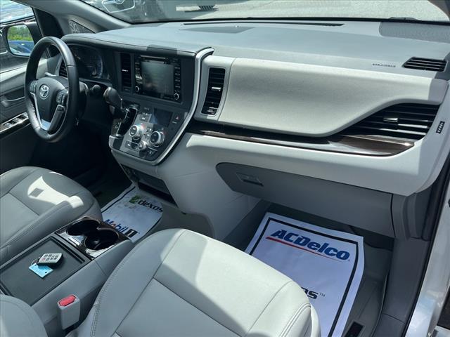 2020 Toyota Sienna XLE 7-Passenger Auto Access Seat