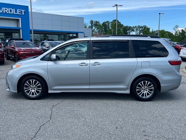 2020 Toyota Sienna XLE 7-Passenger Auto Access Seat