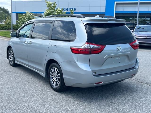 2020 Toyota Sienna XLE 7-Passenger Auto Access Seat