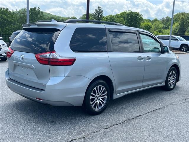 2020 Toyota Sienna XLE 7-Passenger Auto Access Seat