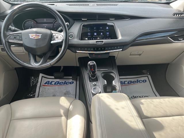 2022 Cadillac XT4 Premium Luxury